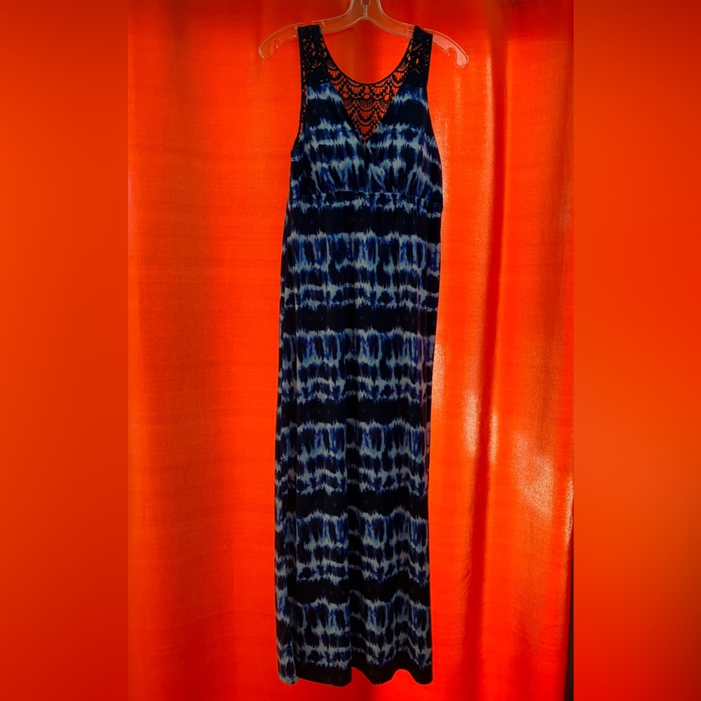 Maxi dress size 8-10 blue and white lace shoulders and back.